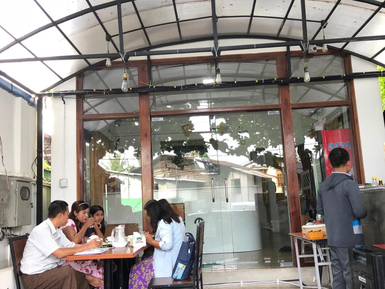 The Lodge Yangon Poshtel Exteriér fotografie