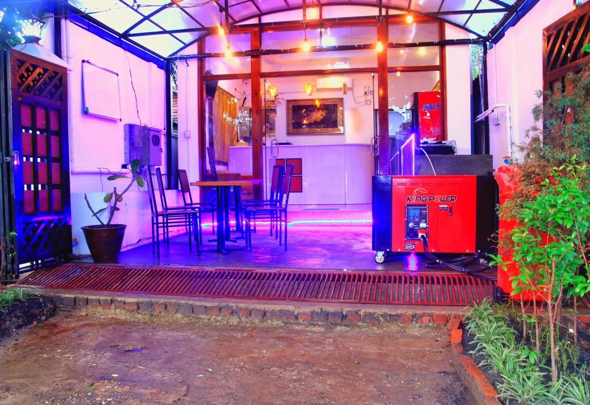 The Lodge Yangon Poshtel Exteriér fotografie